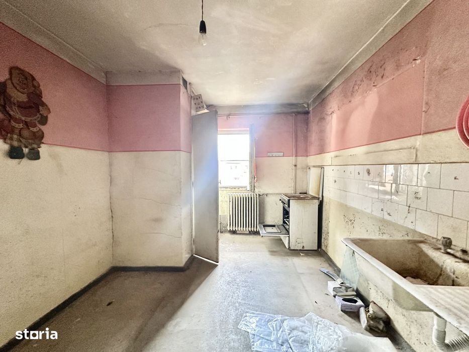 Apartament decomandat cu 3 camere si potential excelent – Zona Soare