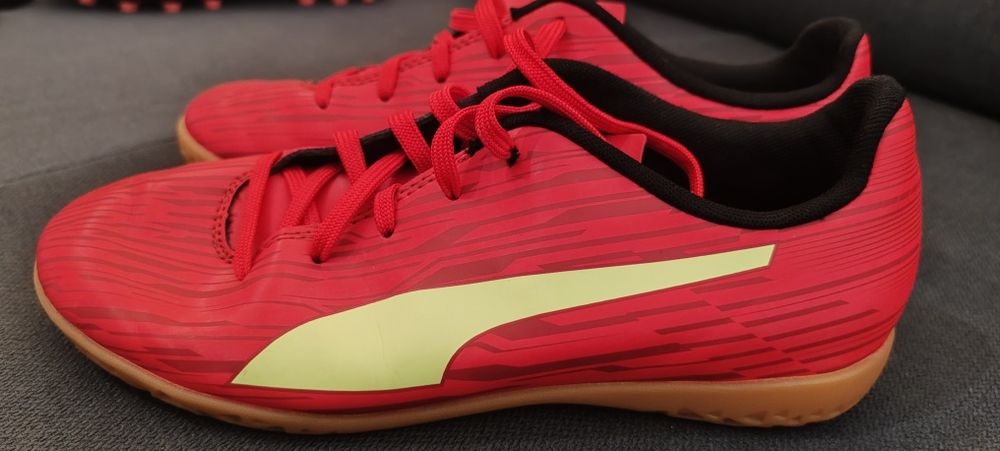 Vând ghete noi fotbal puma 37