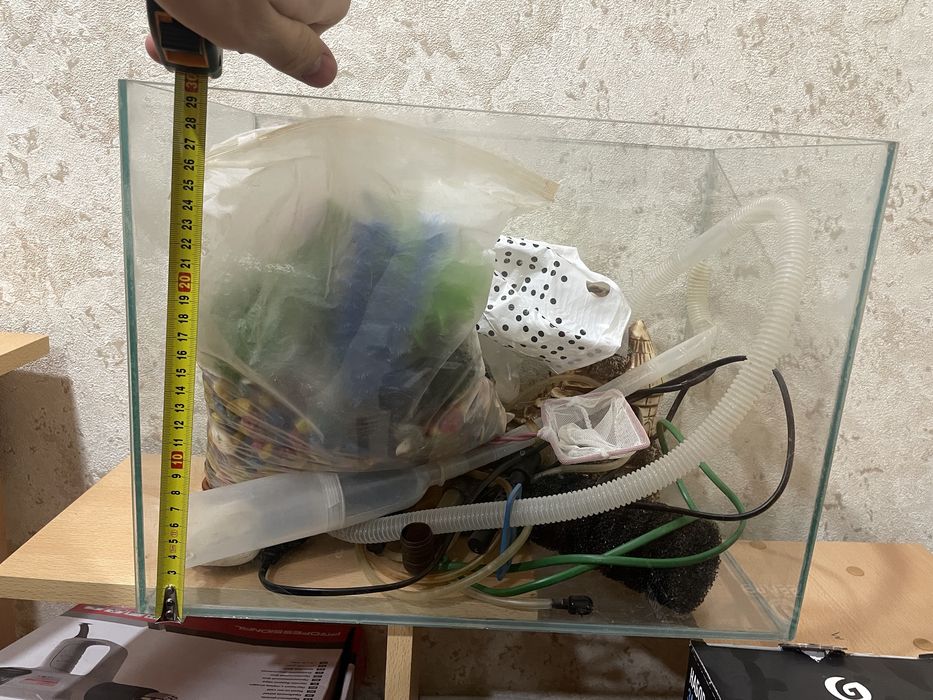 Аквариум небольшой , с насосами и фильтрами