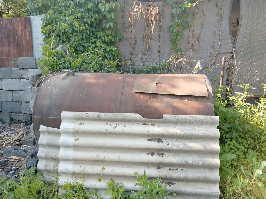 Поливная бочка, около 200л.