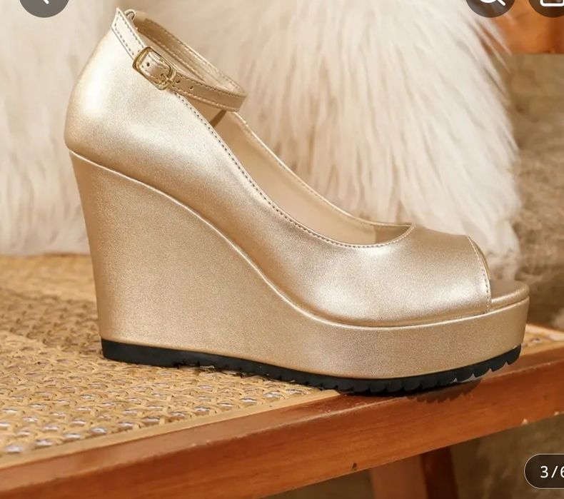 Туфли женские на платформе золотого цвета