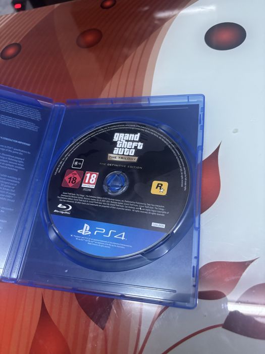 PlayStation 4 Slim + 4 jocuri incluse