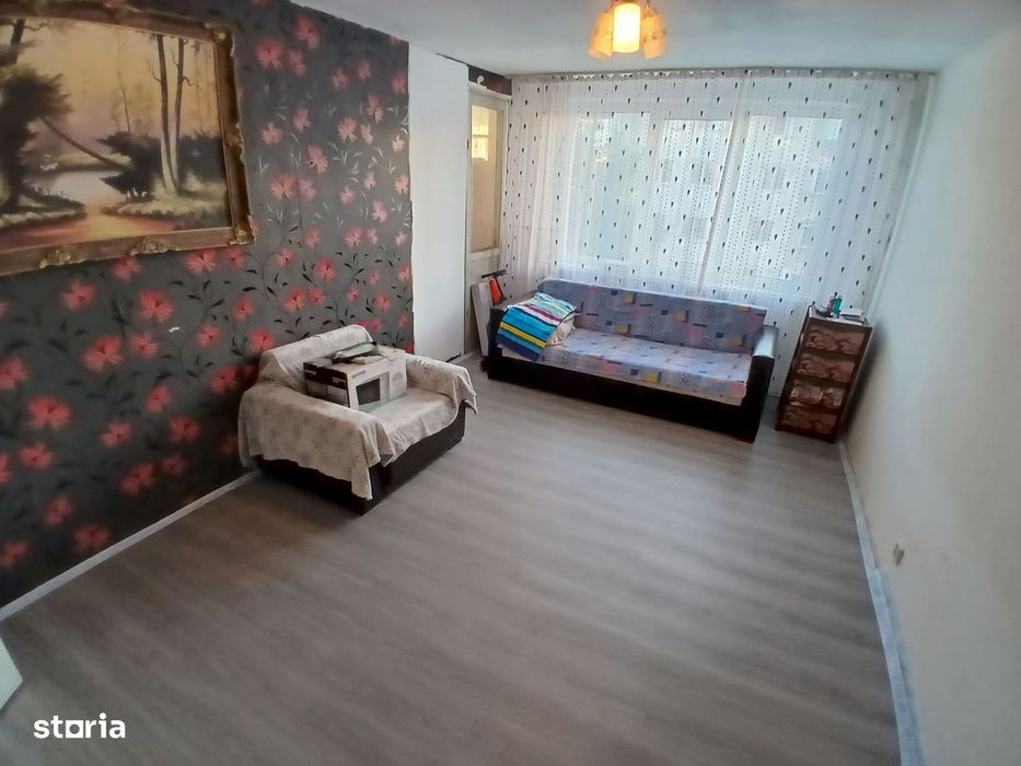 Vand Apartament 3 Camere ETAJ 3 zona Posta Pret 68.500 euro