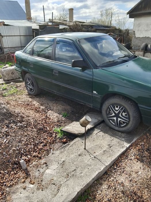 Опель астра 92 года 1600 бензин