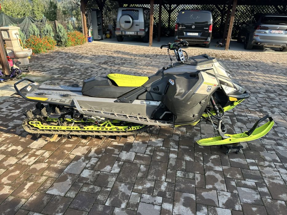 Snowmobil ski doo summit 2023 schimb cu jet ski