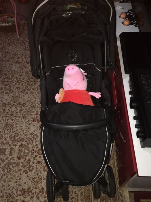 Carut bebe adus din Londra . În stare excelenta, calitate englezeasca.