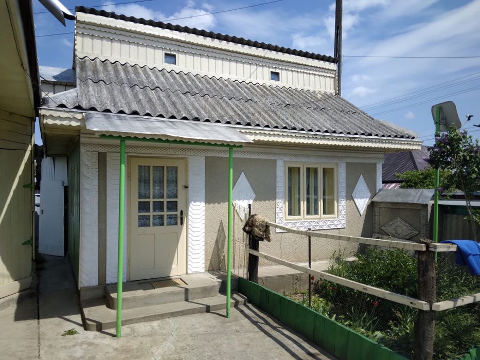 Teren si casa de vanzare Lespezi - Bursuc Deal