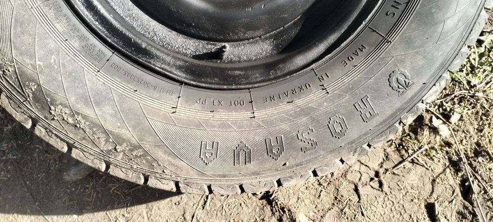 Продам резину с дисками 235/75 R15