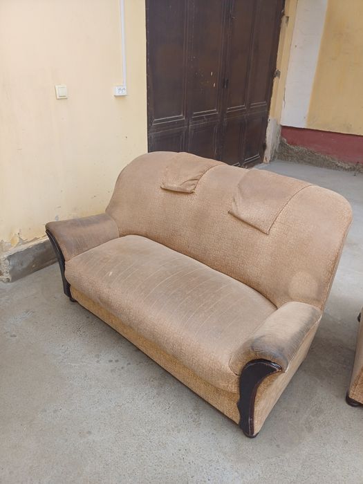 Диван ва кресло сотилади.