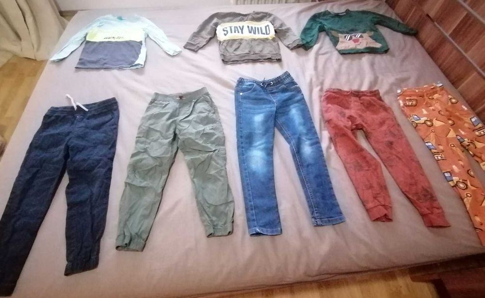 Hăinuțe băiat, mărimea 110 și 116 (bluze și pantaloni)