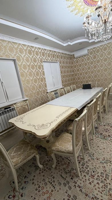 Стол со стульями