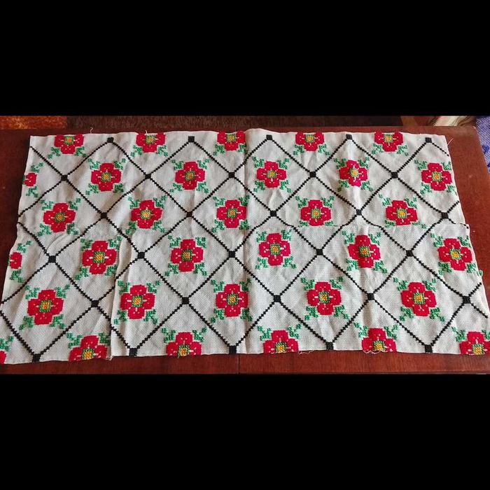 Бродирани покривки, салфетки и кърпички с национални мотиви