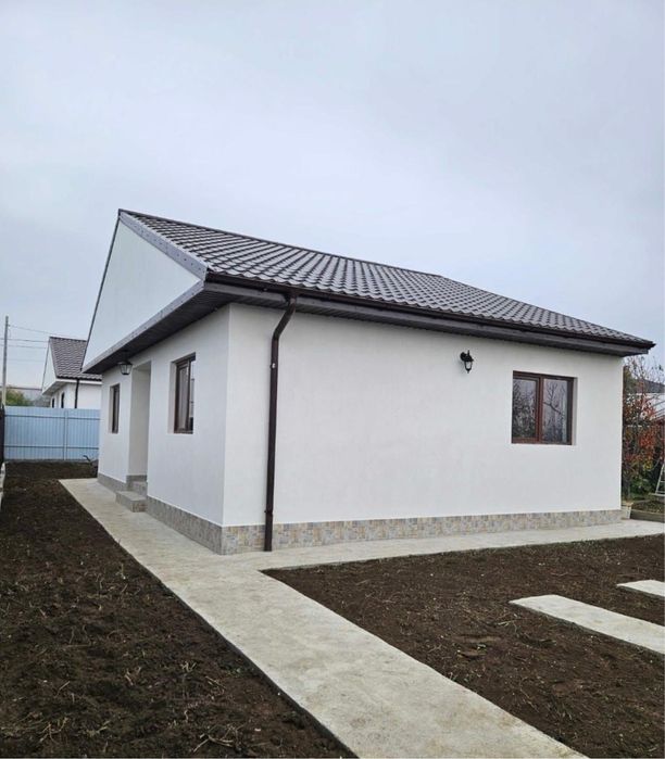 Vand case modulare pe structura metalica