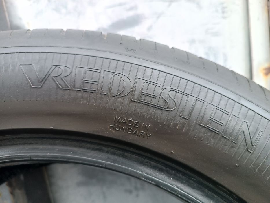225/55/17 Vredestein