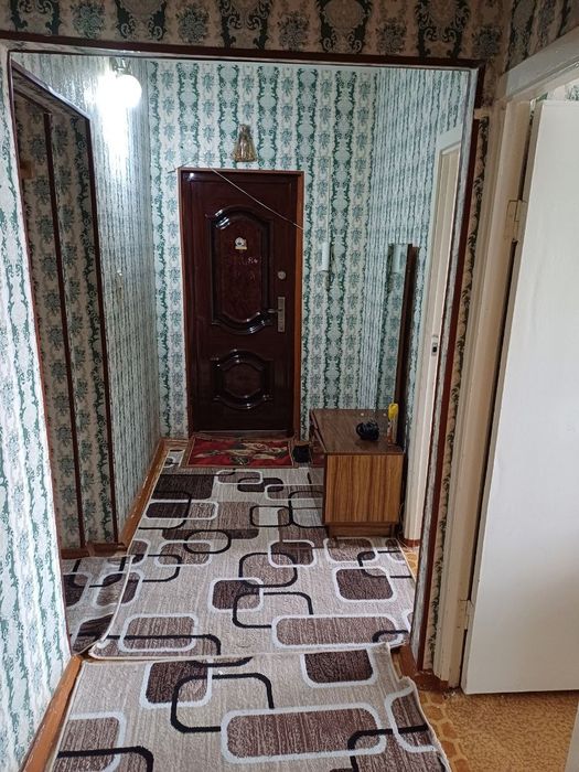 Продается трехкомнатная квартира в городе Навои