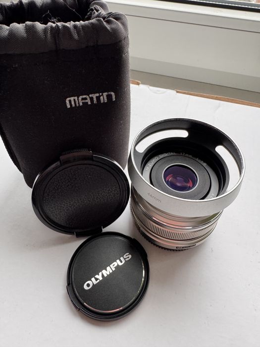 Olympus 17mm f1.7 Silver