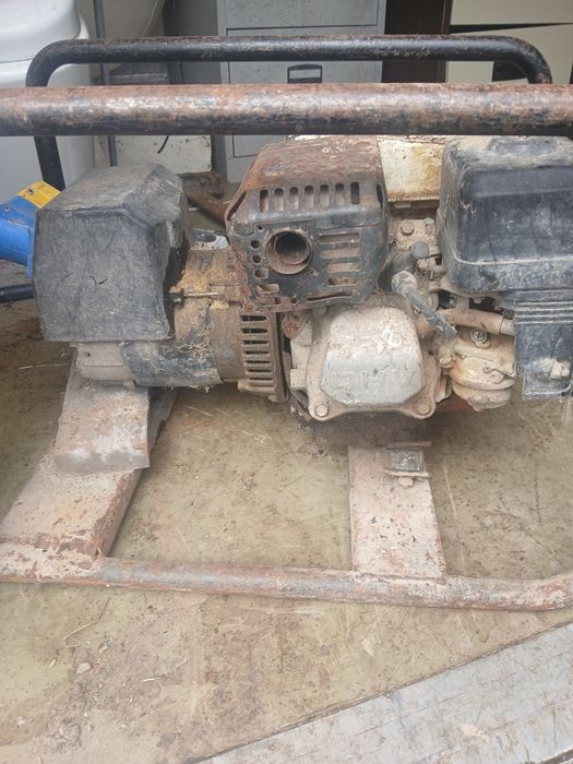 Vand sau schimb generator Honda cu animale