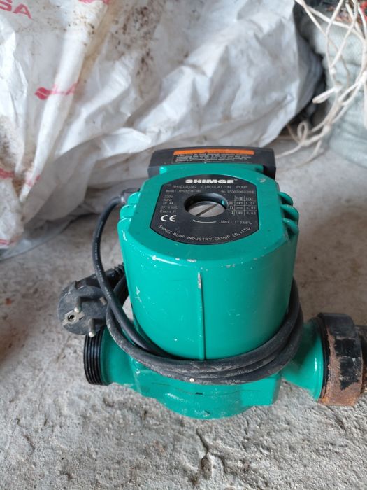 Продам насос отопительный