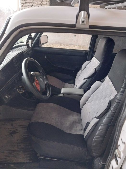 Vaz lada 07 sotiladi