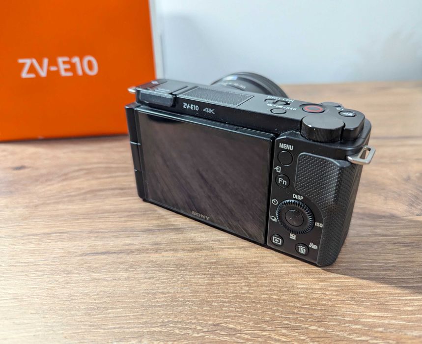 Sony zv-e10 + обектив Sony SEL 16-50mm f/3.5-5.6 PZ OSS. Като нов