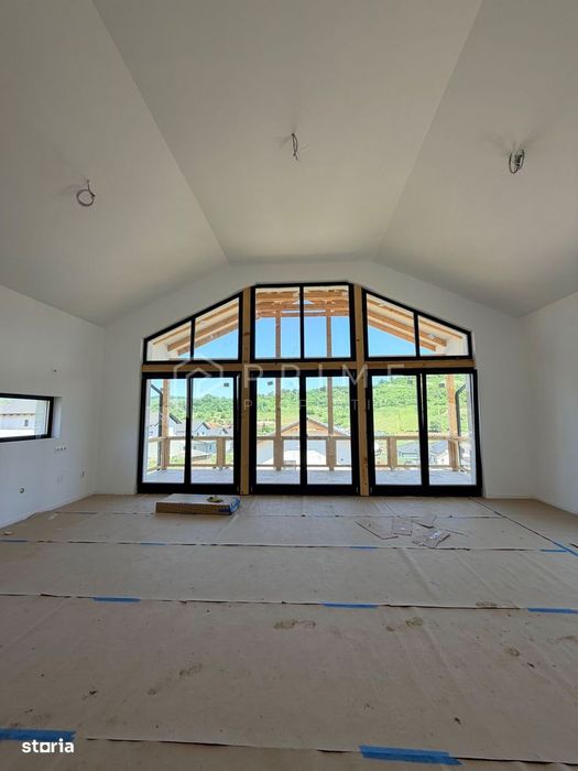 Vilă chalet modern cu perete panoramic de sticlă - Livezeni, Mureș