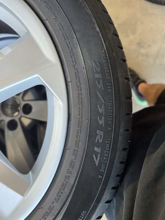 2 Броя 215/55/17 Michelin 6mm