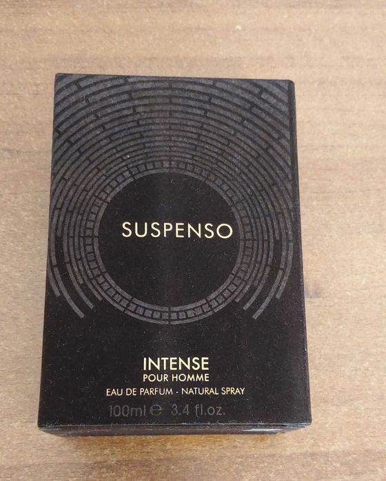 Se vinde parfumuri de foarte buna calitate , cadou un telefon Samsung folosit .