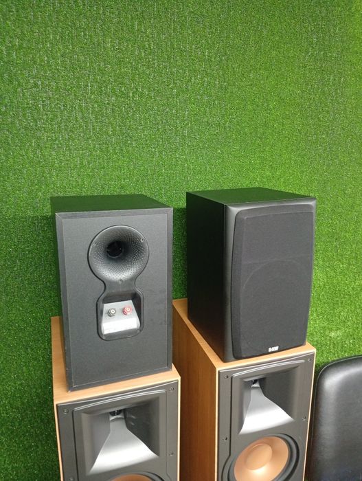 Тонколони Bowers & Wilkins DM-303