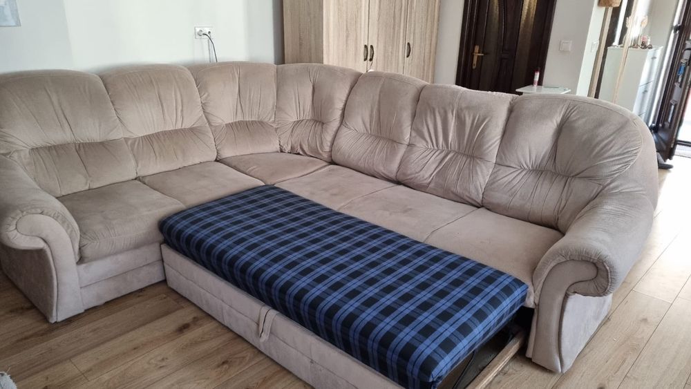 Canapea extensibila din catifea