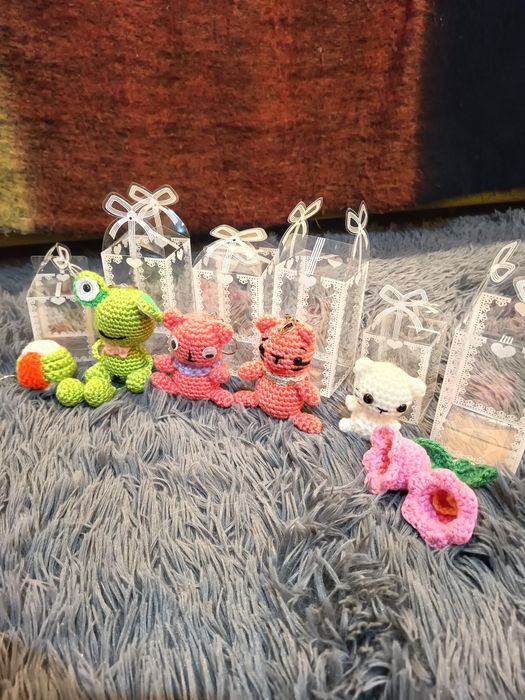 Brelocuri lucrate manual (handmade),umplutura hipoalergică