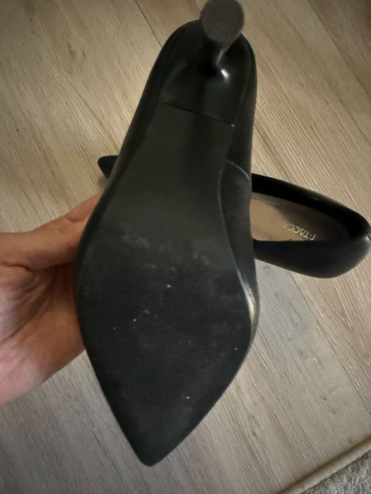 Продам туфли 38 размера черные