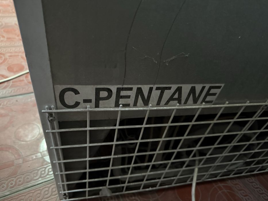 holadenik ugur 2 ta yuradigan eshikli 120 sm ga 2 m boyiga. .