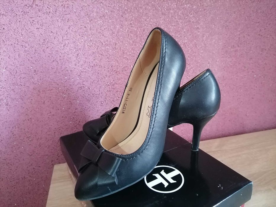 продам женские туфли