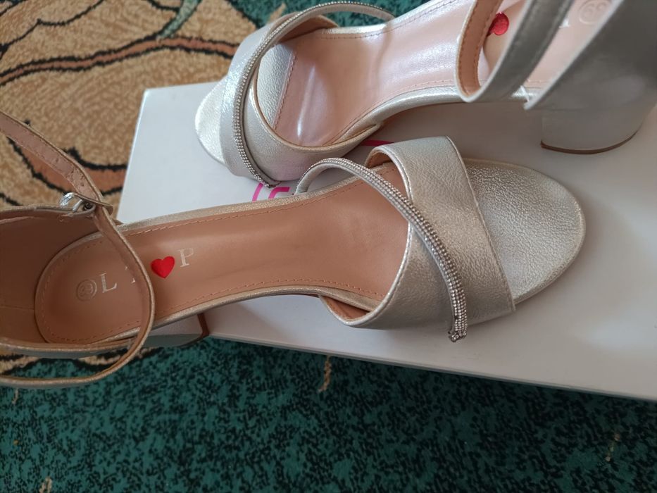 Pantofi eleganti argintii