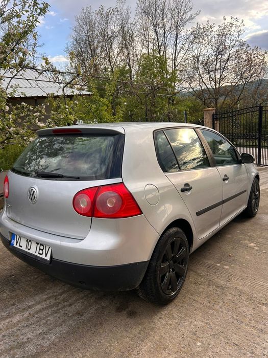 Vand golf 5 1.6 benzina