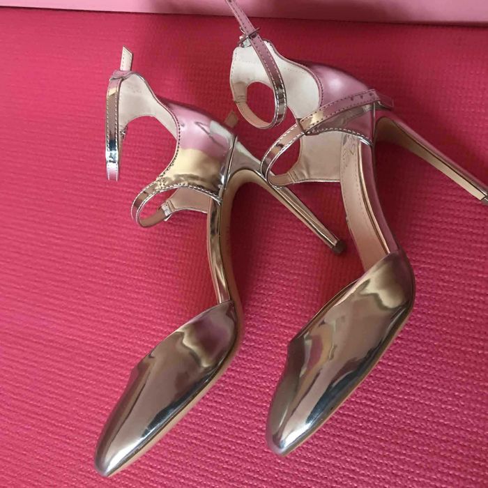 Обувки-токчета,сребристи