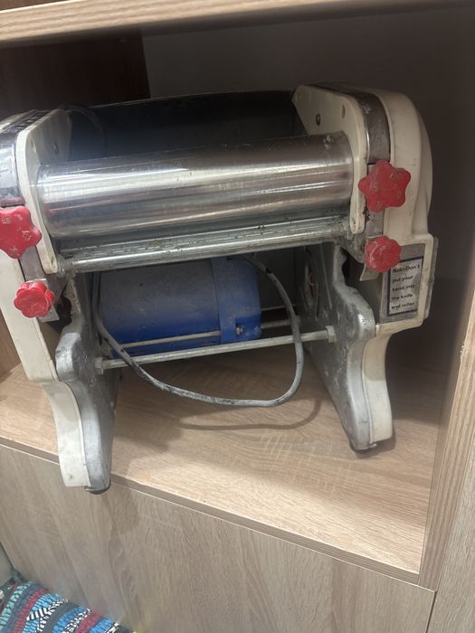 Продам тестомес тестокаталку и мясорубку