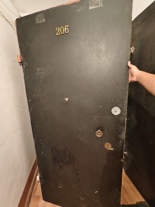 Железная дверь с коробкой