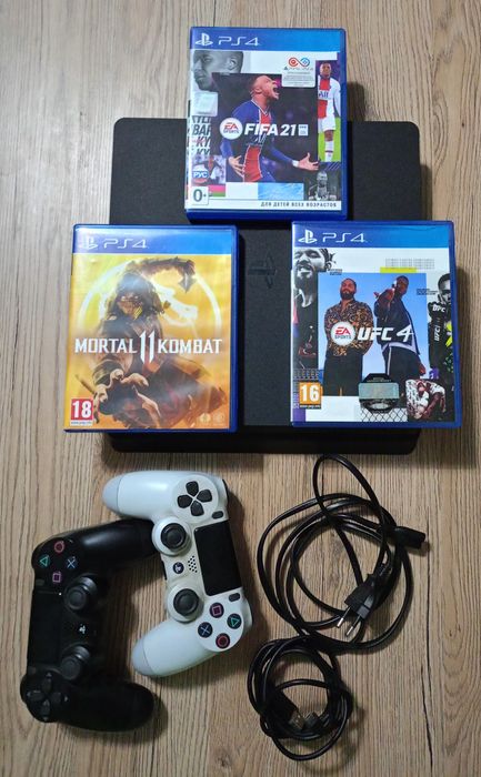 Продается игровая приставка Sony PlayStation  - 4