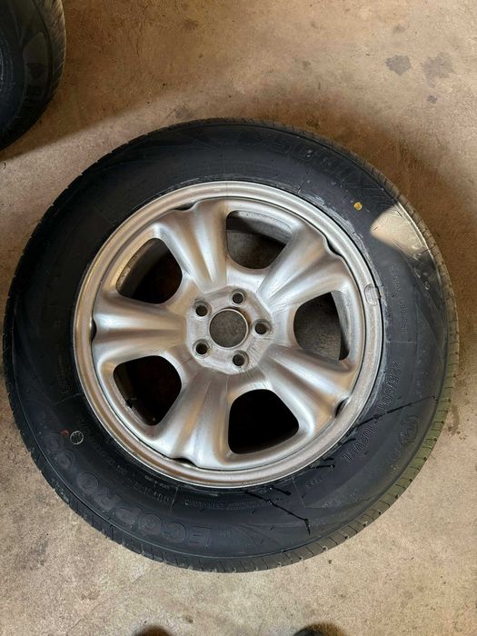 Гуми чисто нови само са сложени поради грешен размер.