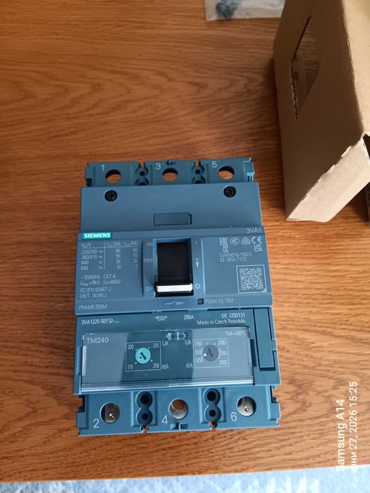 Автоматичен прекъсвач SIMENS 3VA1225-5EF32-0AA0  250A- нов