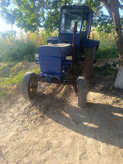 T28 traktor sotiladi