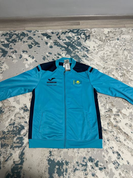 Продам Спортивный костюм