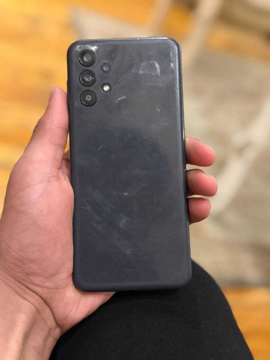 А 13 телефон не плохое ну к сожалению у телефона разбит экарн