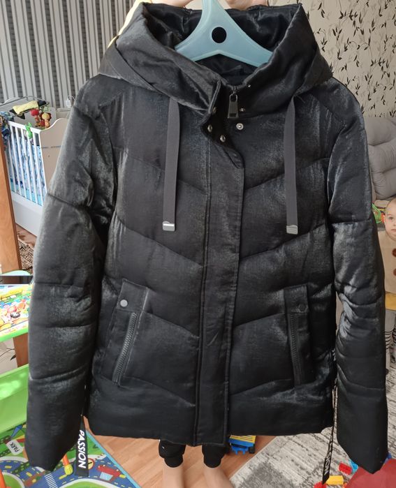 Продам женскую куртку