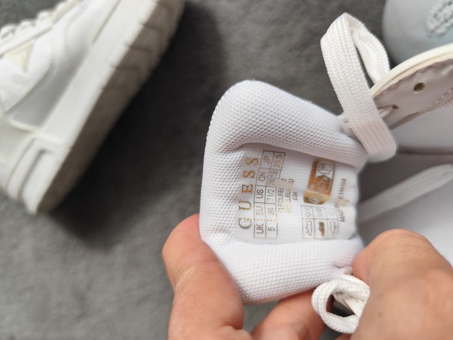 Бели маратонки Guess, 38 номер