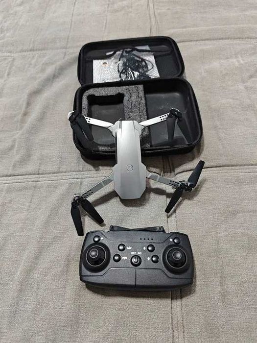 E68 Dronă Pliabilă cu Cameră 4K FPV, Zbor 15 Min, Geantă de Transport