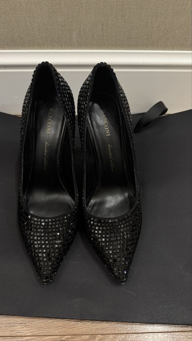 Продам красивые туфли от Basconi