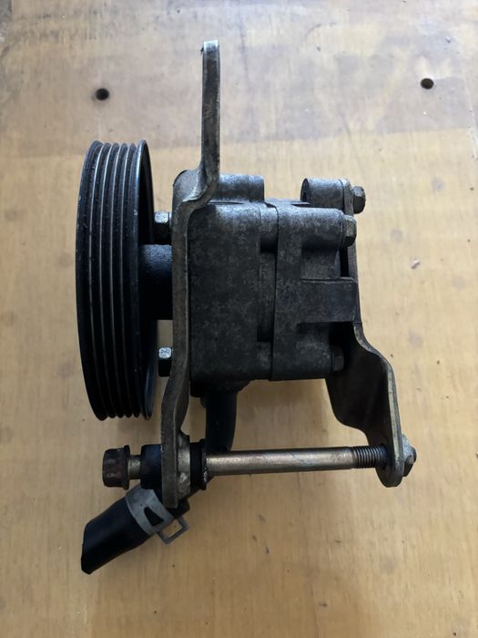 Мазда ГУР насос