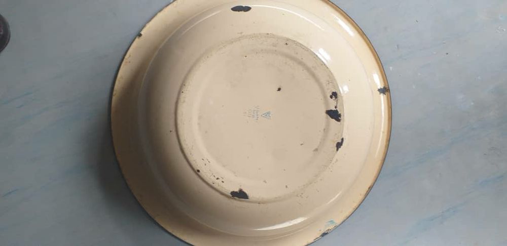 Тазики алюминиевые и эмалированные.СССР.